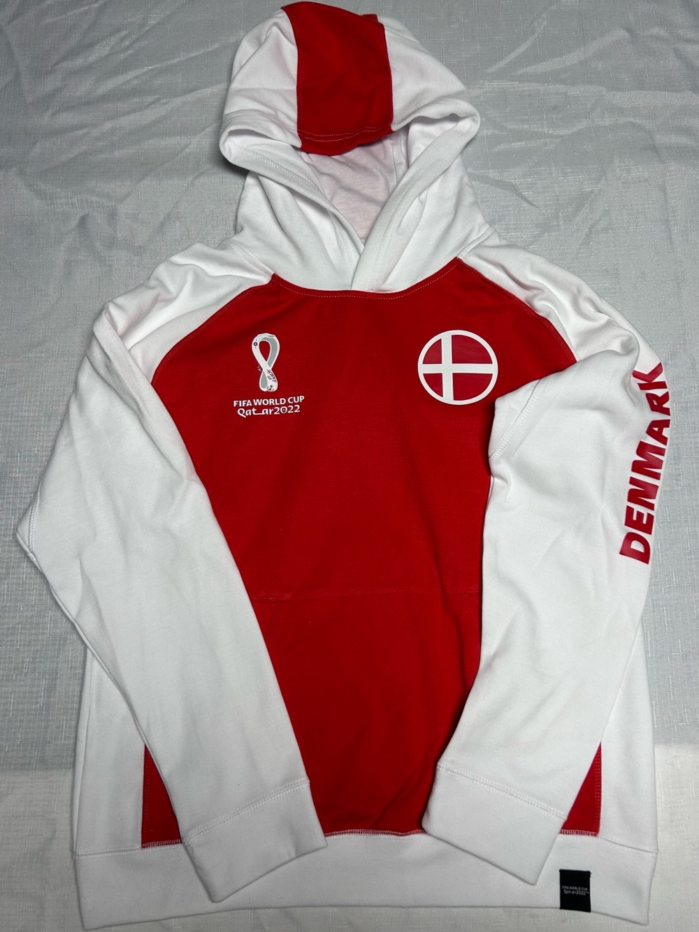 NWOT FIFA Licensed World Cup Qatar 2022 Hoodie Sweatshirt Denmark Large (14/16)